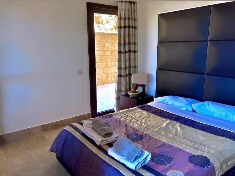 Beau Views Seven Apartment Peyia Exterior photo